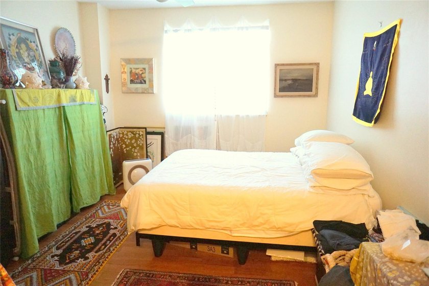 Luxury, light &amp; bright fully updated 2-bedroom, 2-bathrooms - photo 11