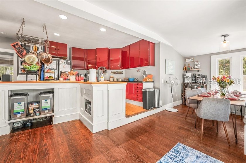 Charming 1940s ranch full of character, featuring spacious front - photo 12