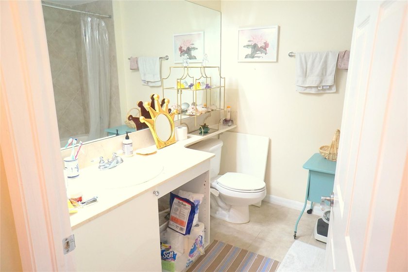 Luxury, light &amp; bright fully updated 2-bedroom, 2-bathrooms - photo 12