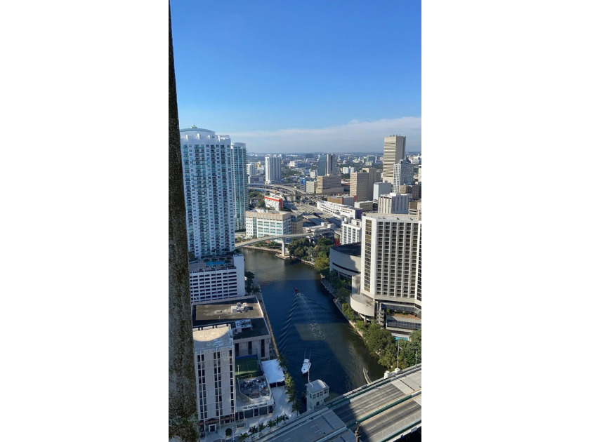 BEAUTIFUL 2BED/2BATH UNIT IN THE HEART OF BRICKELL. PARTIAL - photo 3