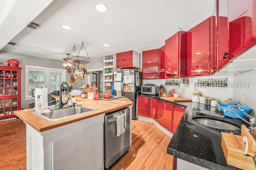 Charming 1940s ranch full of character, featuring spacious front - photo 14