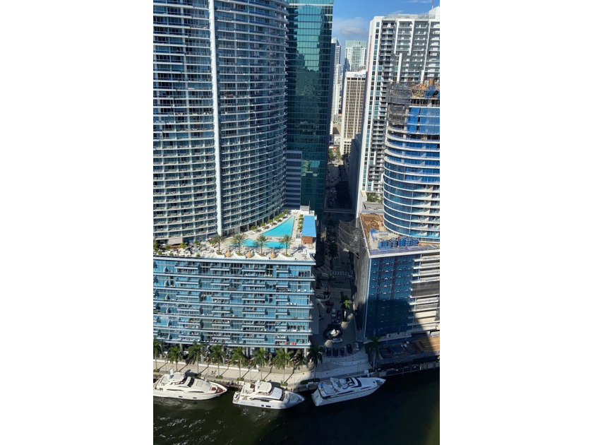 BEAUTIFUL 2BED/2BATH UNIT IN THE HEART OF BRICKELL. PARTIAL - photo 4