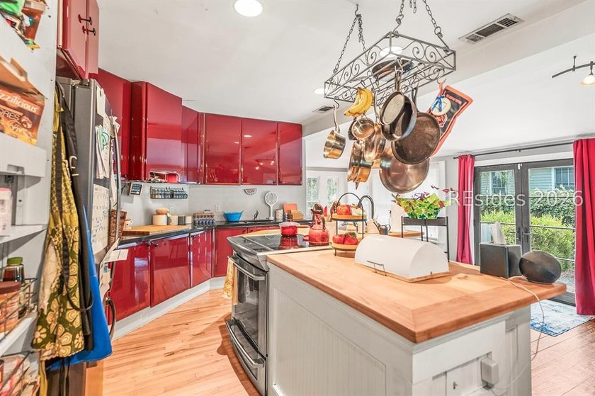 Charming 1940s ranch full of character, featuring spacious front - photo 15