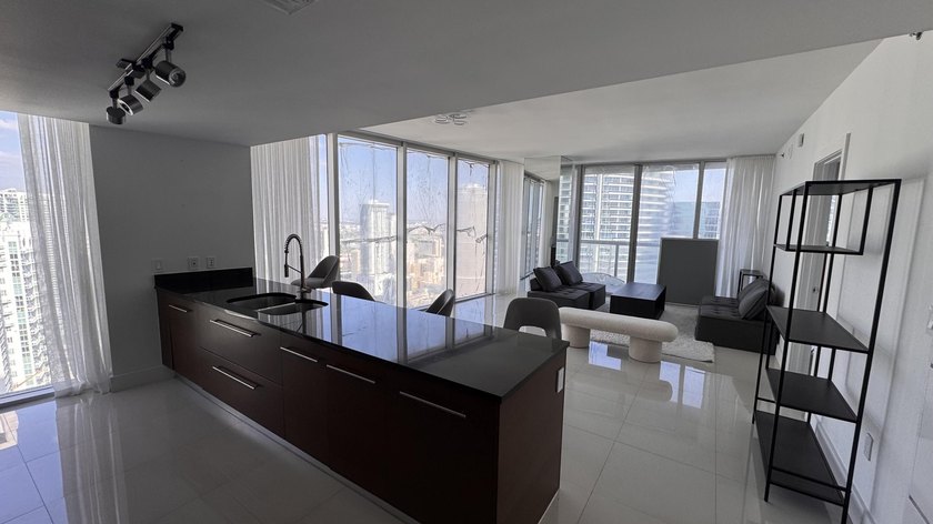 BEAUTIFUL 2BED/2BATH UNIT IN THE HEART OF BRICKELL. PARTIAL - photo 5