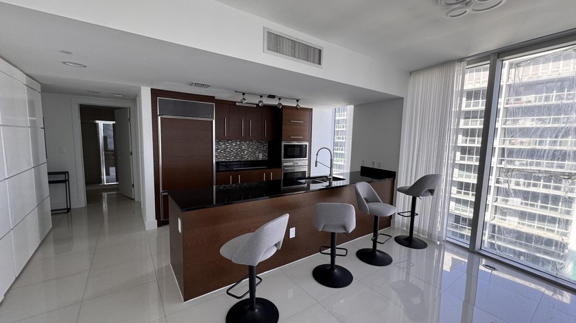 BEAUTIFUL 2BED/2BATH UNIT IN THE HEART OF BRICKELL. PARTIAL - photo 8