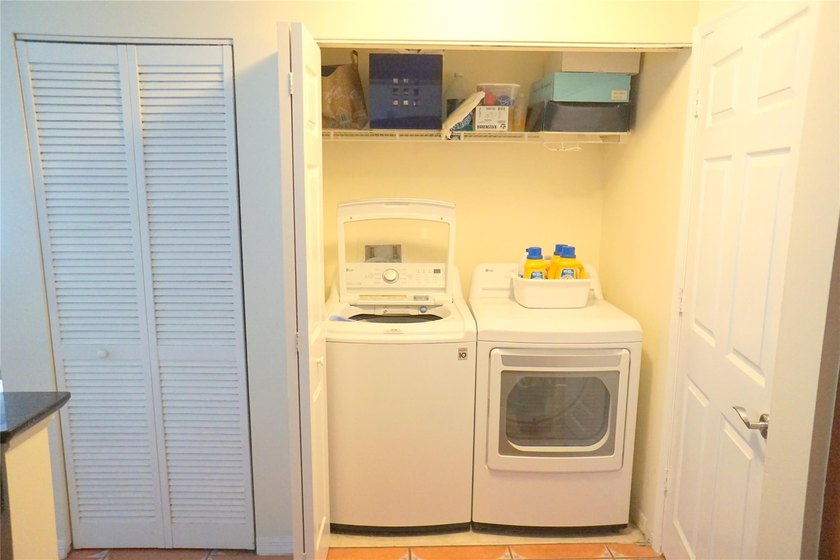 Luxury, light &amp; bright fully updated 2-bedroom, 2-bathrooms - photo 18