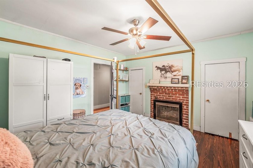 Charming 1940s ranch full of character, featuring spacious front - photo 23