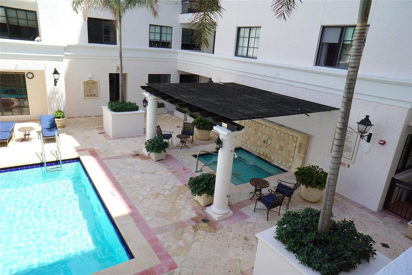 Luxury, light &amp; bright fully updated 2-bedroom, 2-bathrooms - photo 25