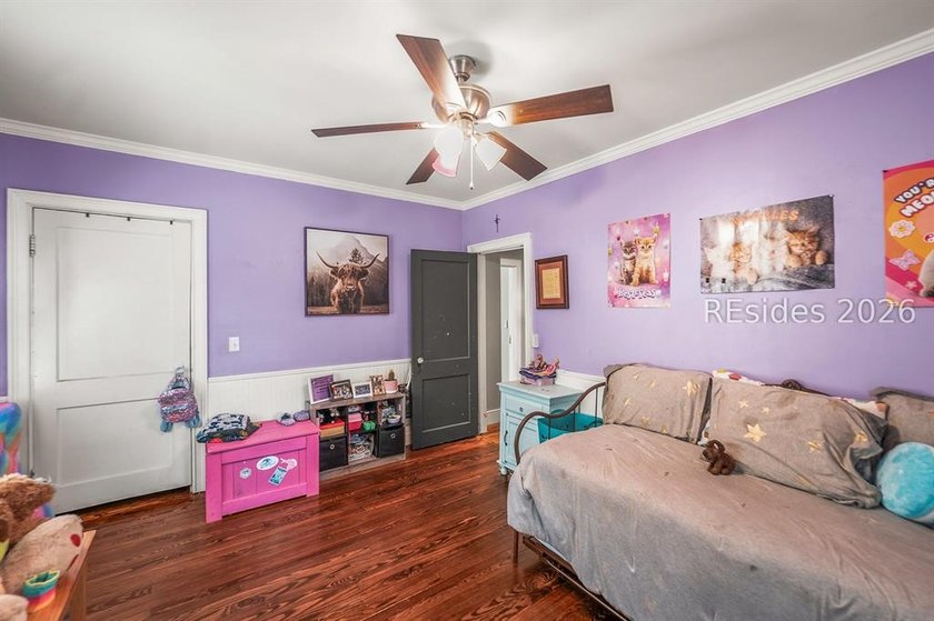 Charming 1940s ranch full of character, featuring spacious front - photo 27