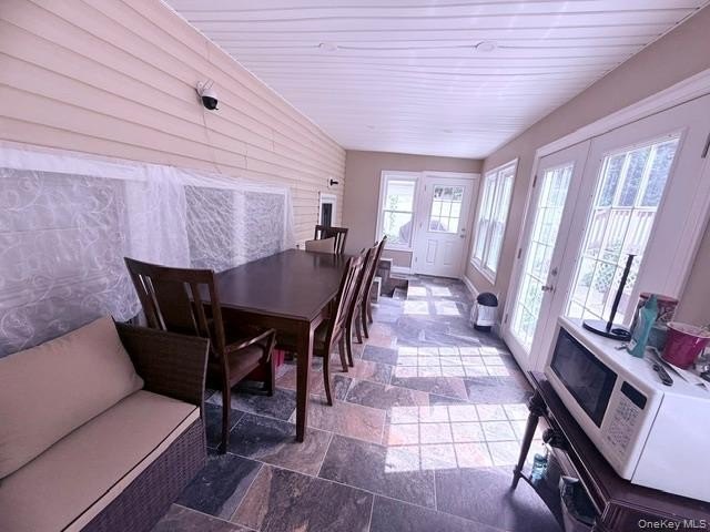 Beautiful Raised Ranch, with 4 Bedrooms, 2 Full baths. Entry - photo 7