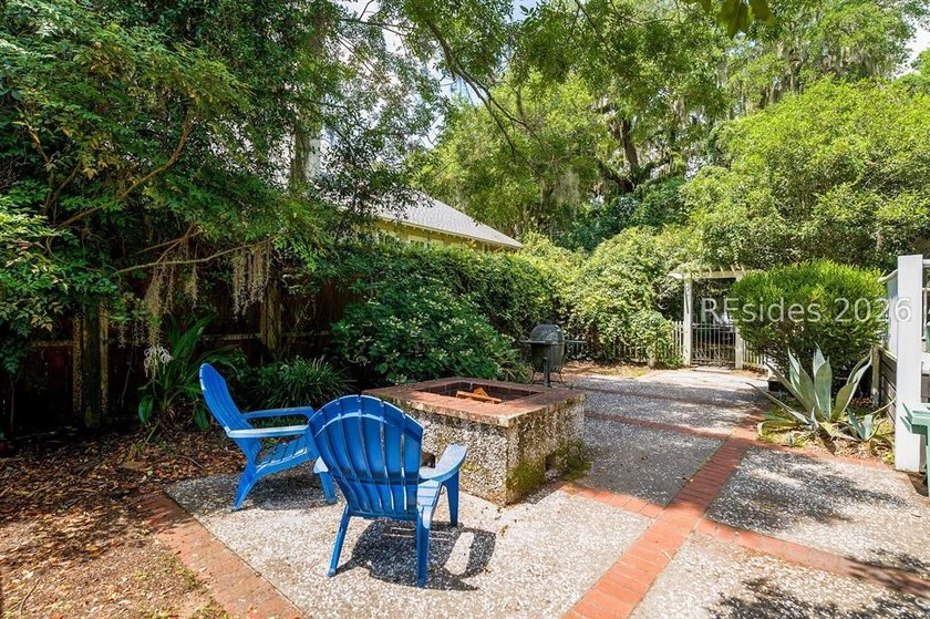 Charming 1940s ranch full of character, featuring spacious front - photo 30
