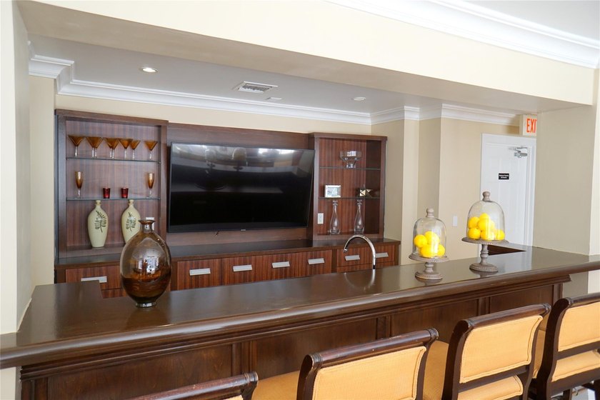 Luxury, light &amp; bright fully updated 2-bedroom, 2-bathrooms - photo 30