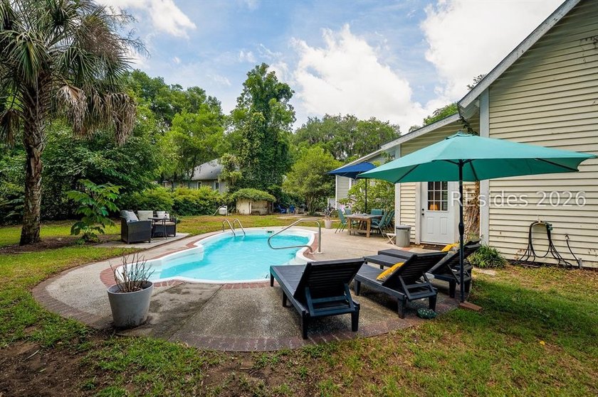 Charming 1940s ranch full of character, featuring spacious front - photo 34