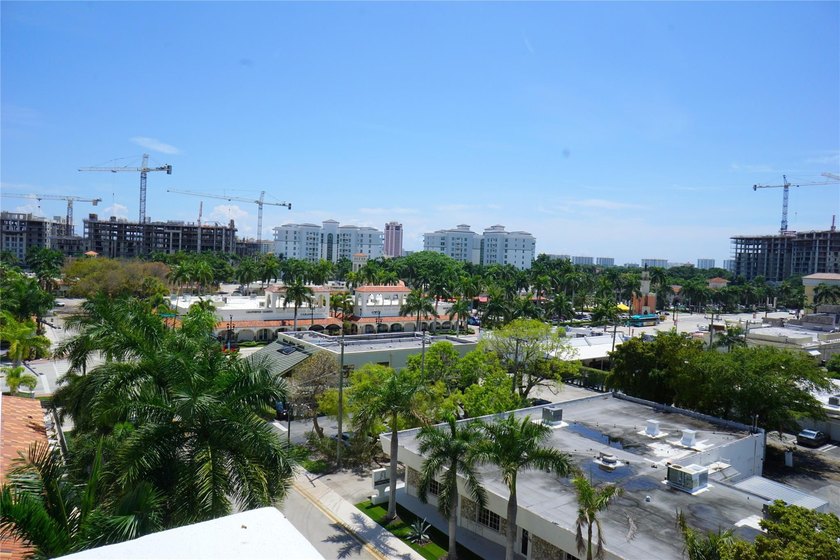 Luxury, light &amp; bright fully updated 2-bedroom, 2-bathrooms - photo 38