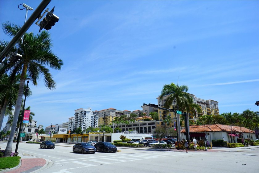 Luxury, light &amp; bright fully updated 2-bedroom, 2-bathrooms - photo 42