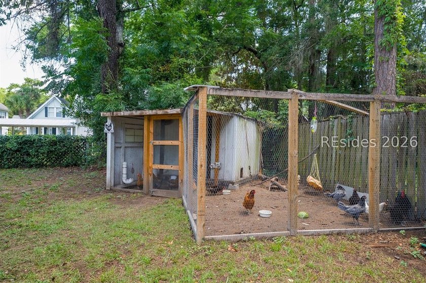 Charming 1940s ranch full of character, featuring spacious front - photo 46