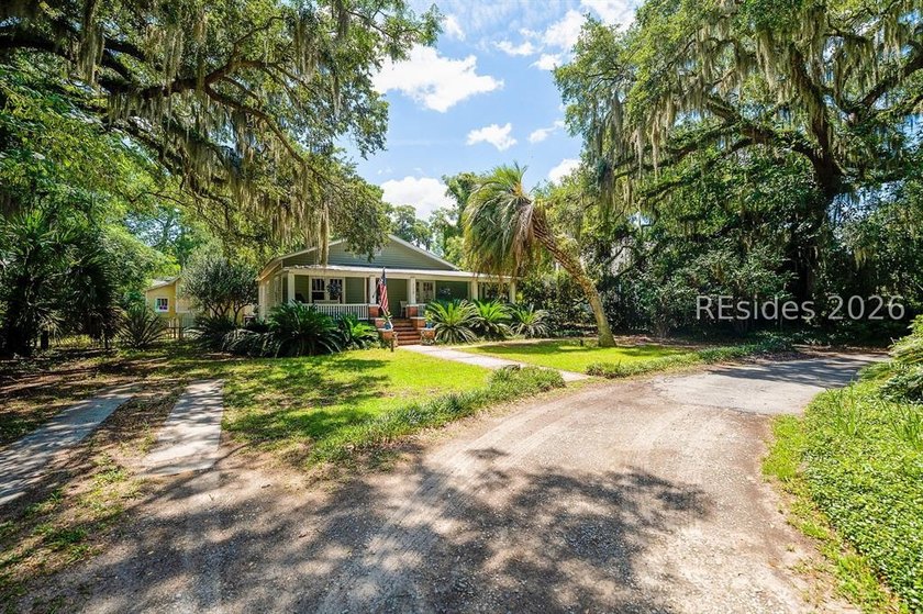 Charming 1940s ranch full of character, featuring spacious front - photo 48