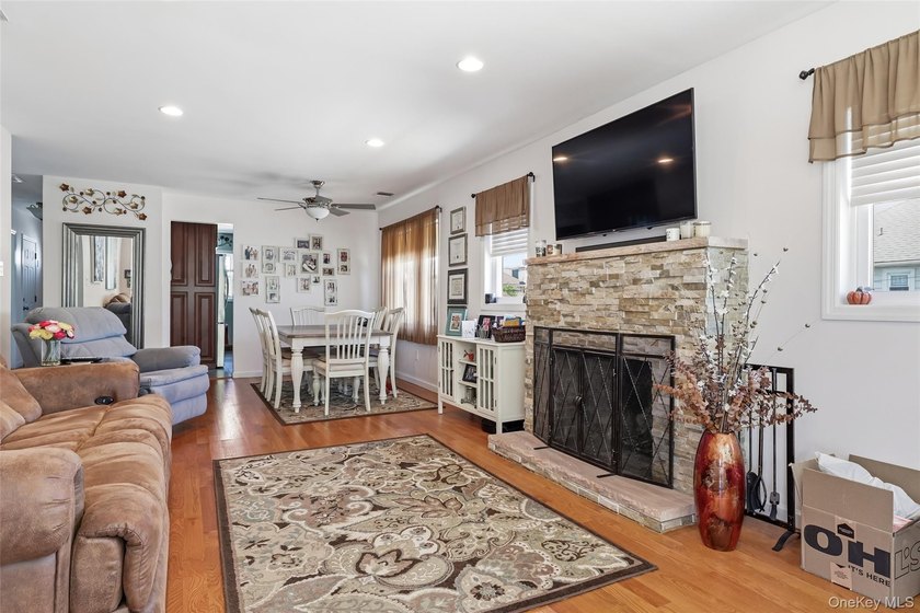 A Barnum Island beauty. This 3 Bdrm 2 Full Bath dormered raised - photo 4