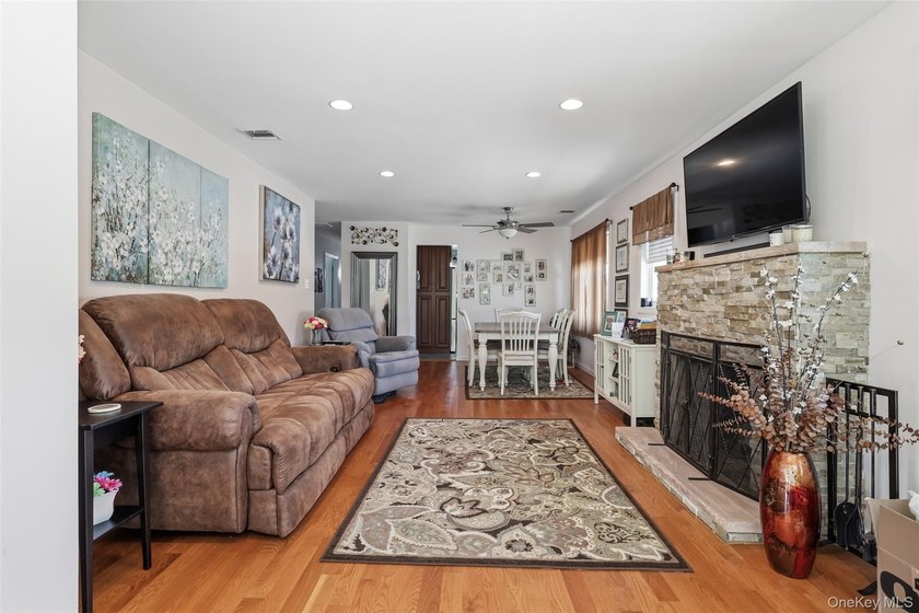 A Barnum Island beauty. This 3 Bdrm 2 Full Bath dormered raised - photo 5