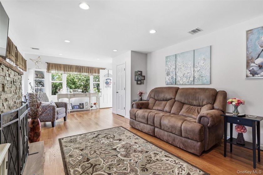 A Barnum Island beauty. This 3 Bdrm 2 Full Bath dormered raised - photo 6