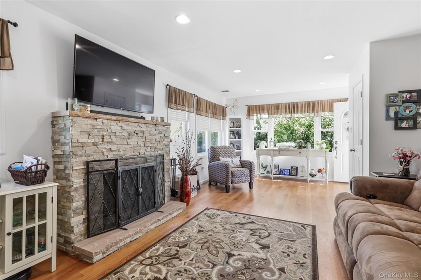 A Barnum Island beauty. This 3 Bdrm 2 Full Bath dormered raised - photo 7