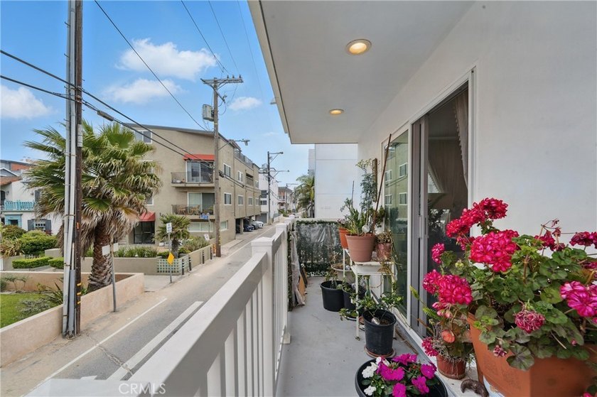 Coastal Living at Its Best! Experience the charm of beachside - photo 11