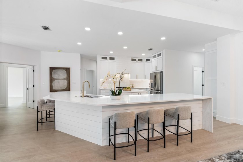 Welcome to a Masterpiece of luxury living. This Newly Renovated - photo 13