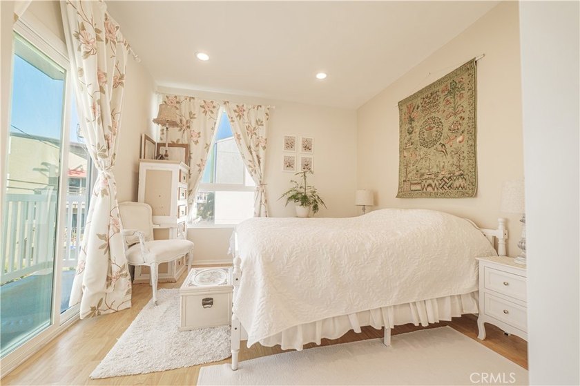Coastal Living at Its Best! Experience the charm of beachside - photo 14