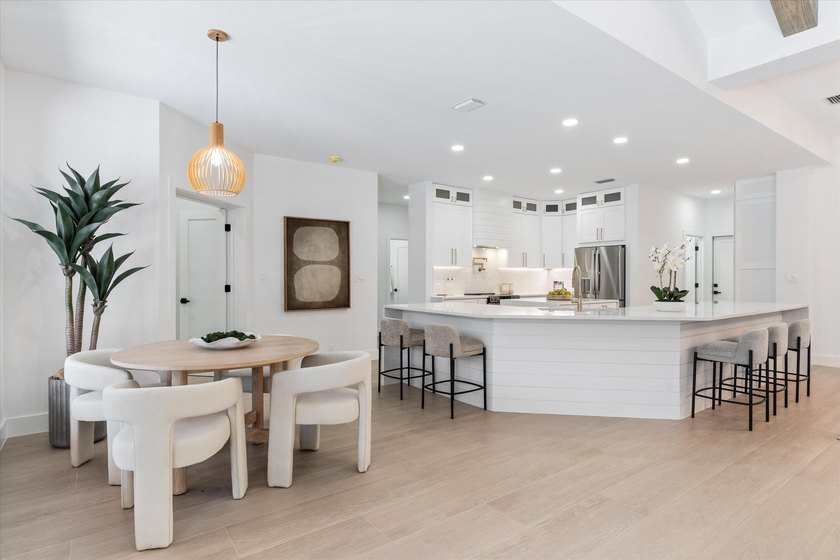 Welcome to a Masterpiece of luxury living. This Newly Renovated - photo 15