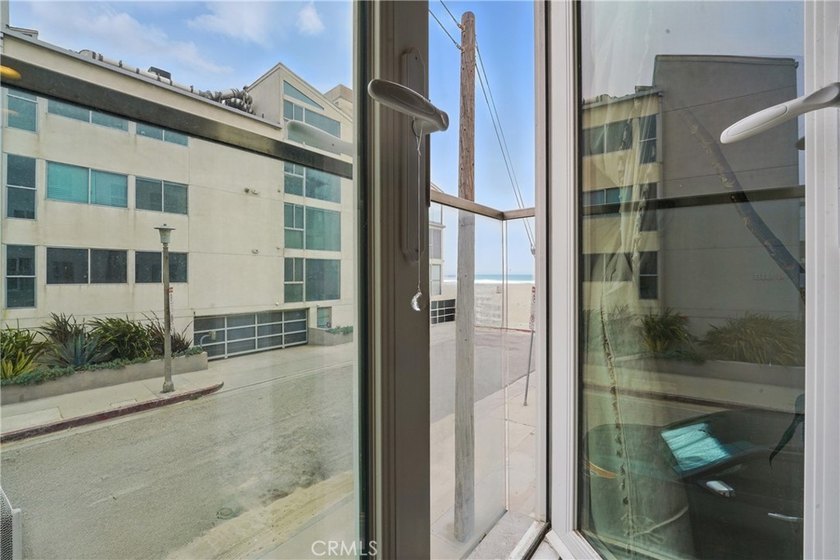 Coastal Living at Its Best! Experience the charm of beachside - photo 27