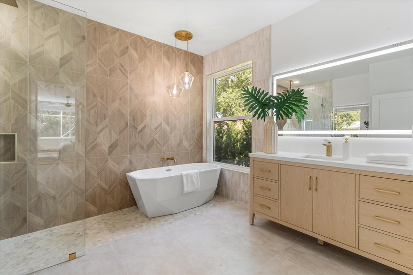 Welcome to a Masterpiece of luxury living. This Newly Renovated - photo 29