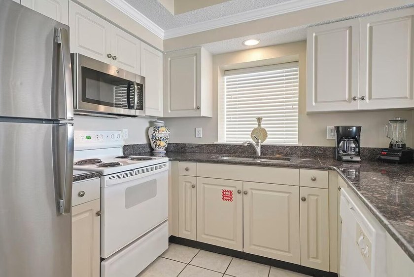Welcome to Majestic Sun B1001, an exceptional 10th-floor corner - photo 5