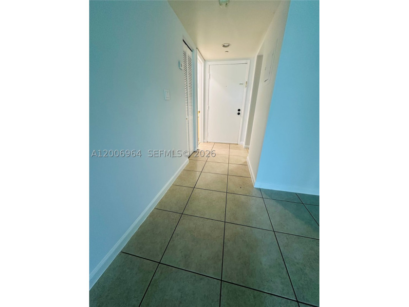 Highly sought-after Horizons West FIRST FLOOR 1 bedroom / 1.5 - photo 5