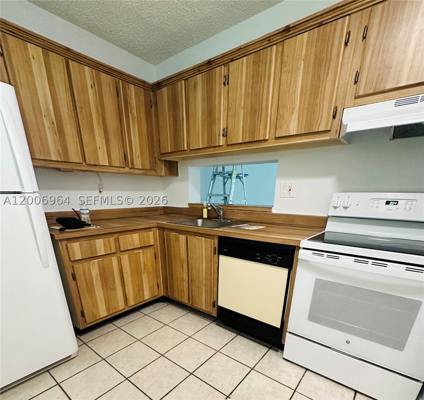 Highly sought-after Horizons West FIRST FLOOR 1 bedroom / 1.5 - photo 8