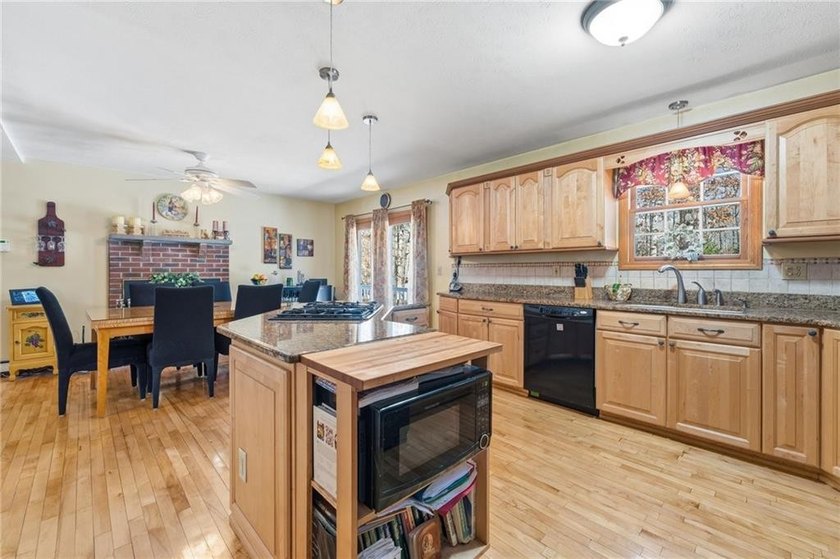MOTIVATED SELLER! Say come see my beautiful Four bedroom 3 - photo 9