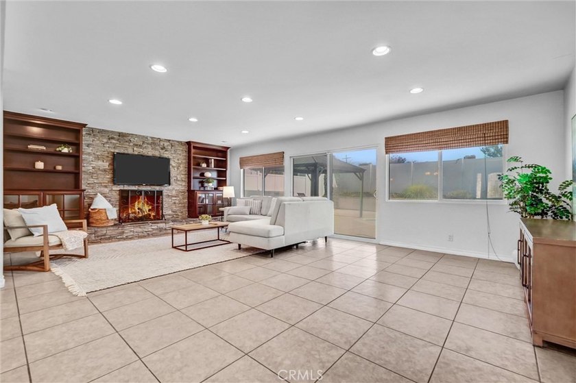 This charming 3br/2ba home offers a gorgeous open floor plan - photo 11