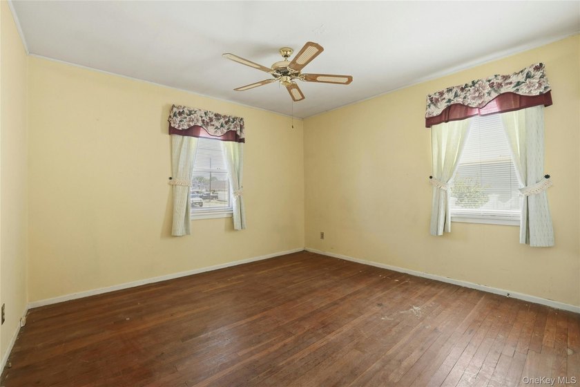 Welcome To This Spacious 4-Bedroom, 2-Bath Home In Merrick - photo 12