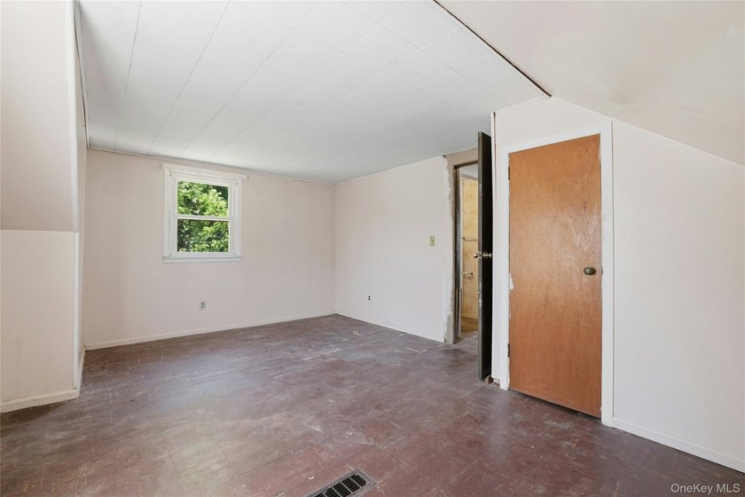 Welcome To This Spacious 4-Bedroom, 2-Bath Home In Merrick - photo 15