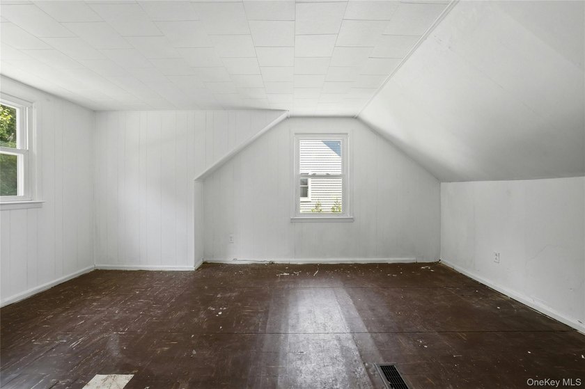 Welcome To This Spacious 4-Bedroom, 2-Bath Home In Merrick - photo 16