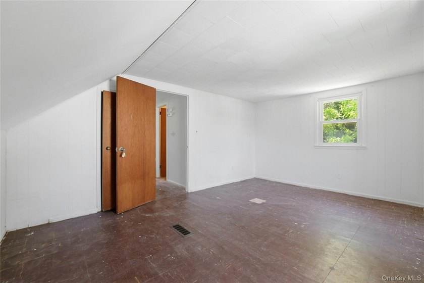 Welcome To This Spacious 4-Bedroom, 2-Bath Home In Merrick - photo 17