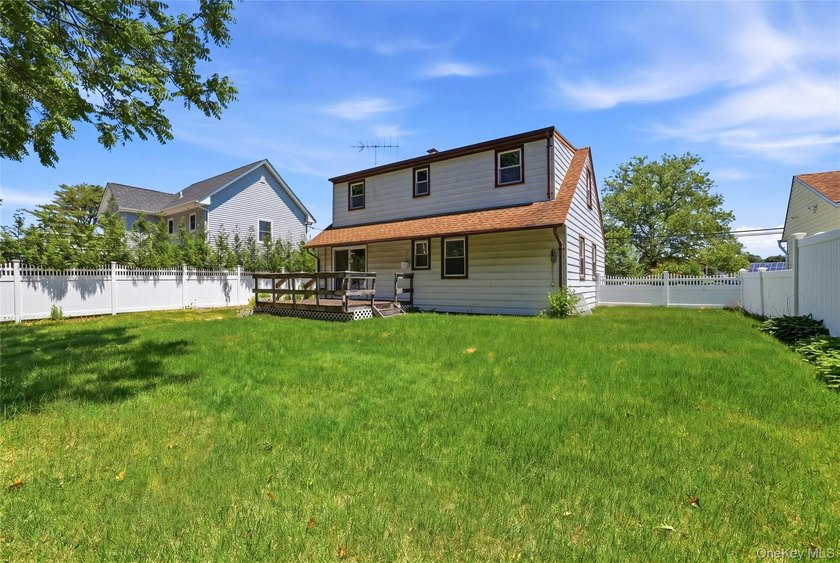 Welcome To This Spacious 4-Bedroom, 2-Bath Home In Merrick - photo 20