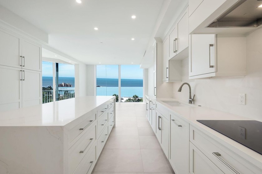 Welcome to an extraordinary coastal residence in Hideaway Beach - photo 21