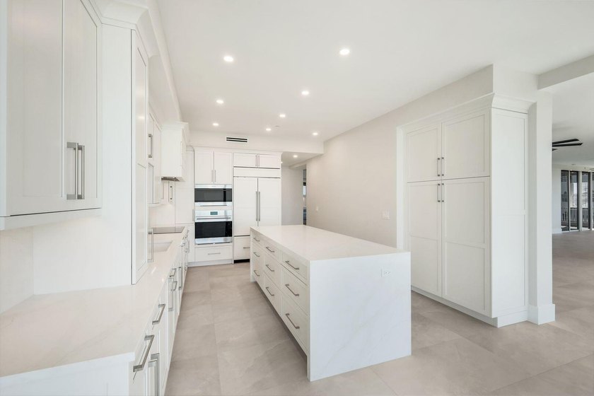 Welcome to an extraordinary coastal residence in Hideaway Beach - photo 22