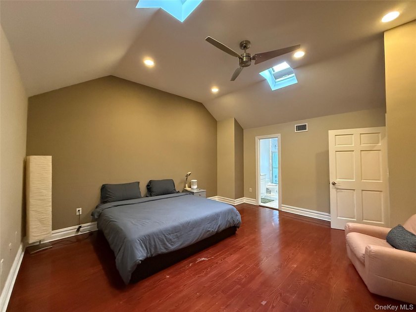 Welcome to 40 Portico Place, a beautifully maintained and - photo 5