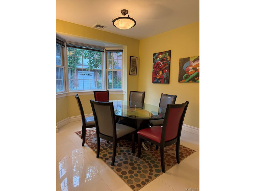 Welcome to 40 Portico Place, a beautifully maintained and - photo 7