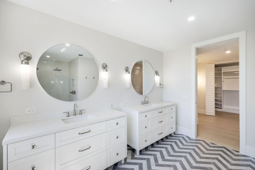 Welcome to an extraordinary coastal residence in Hideaway Beach - photo 29