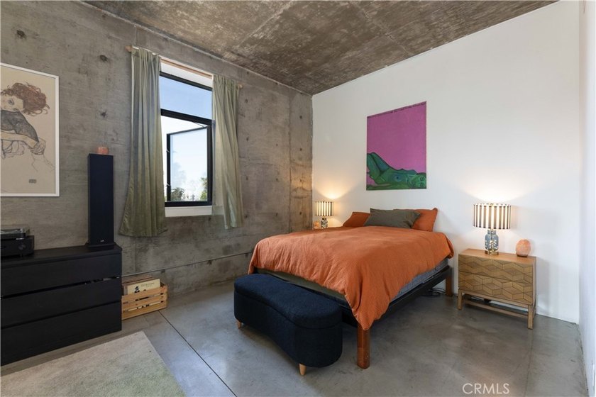 The iconic Temple Lofts complex delivers the original - photo 33