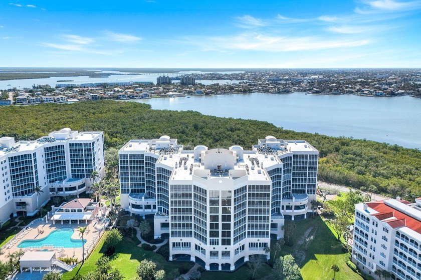 Welcome to an extraordinary coastal residence in Hideaway Beach - photo 51