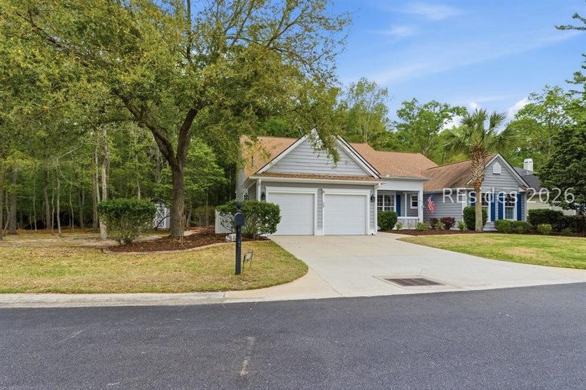Nestled on a quiet cul-de-sac in the highly desirable community - photo 4