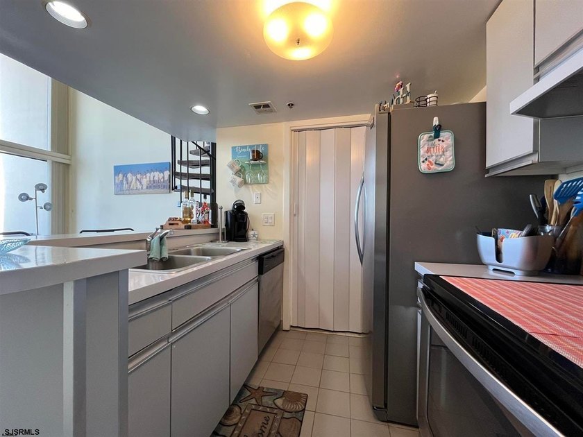 EXCEPTIONAL SOUTHSIDE PENTHOUSE OPPORTUNITY Experience elevated - photo 10